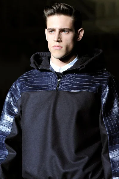 Look 3